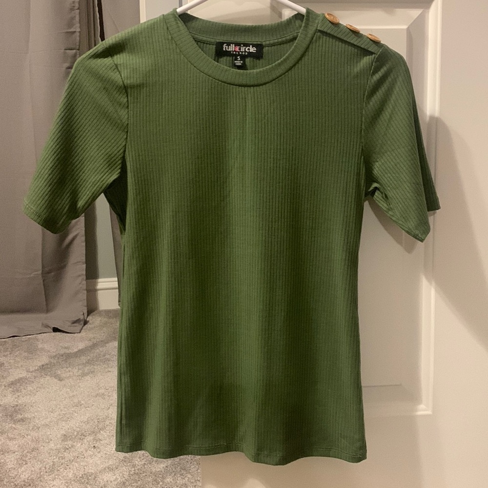 Macy’s Full Circle Trends Green Ribbed Tee